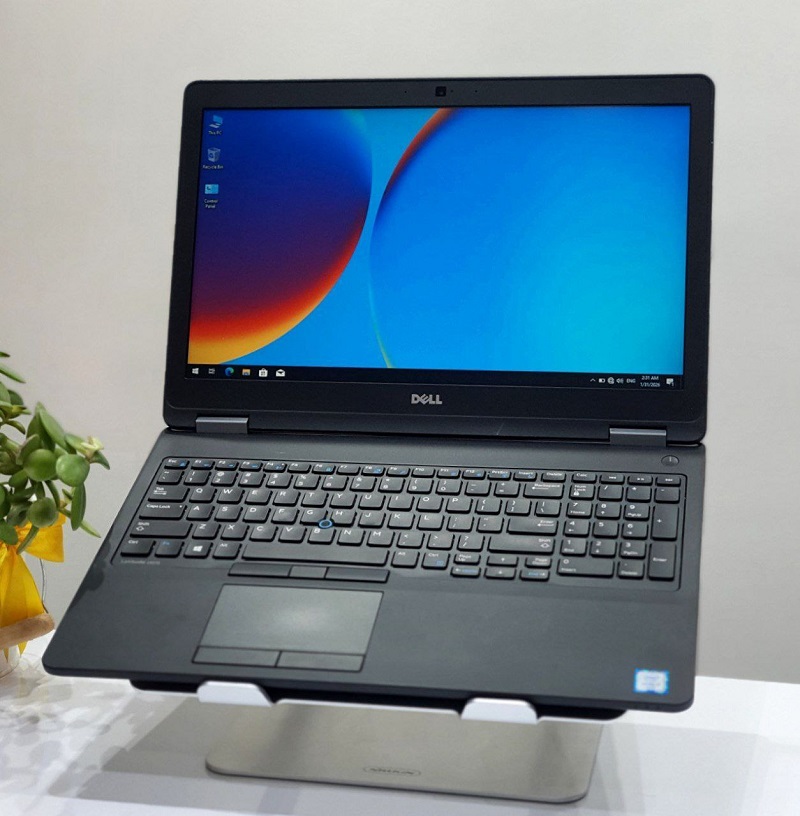 لپ تاپ استوک Dell مدل Latitude E5570